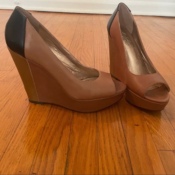 BCBG Paris Wedge Brown and Black Platform Wedges. - Picture 3 of 9